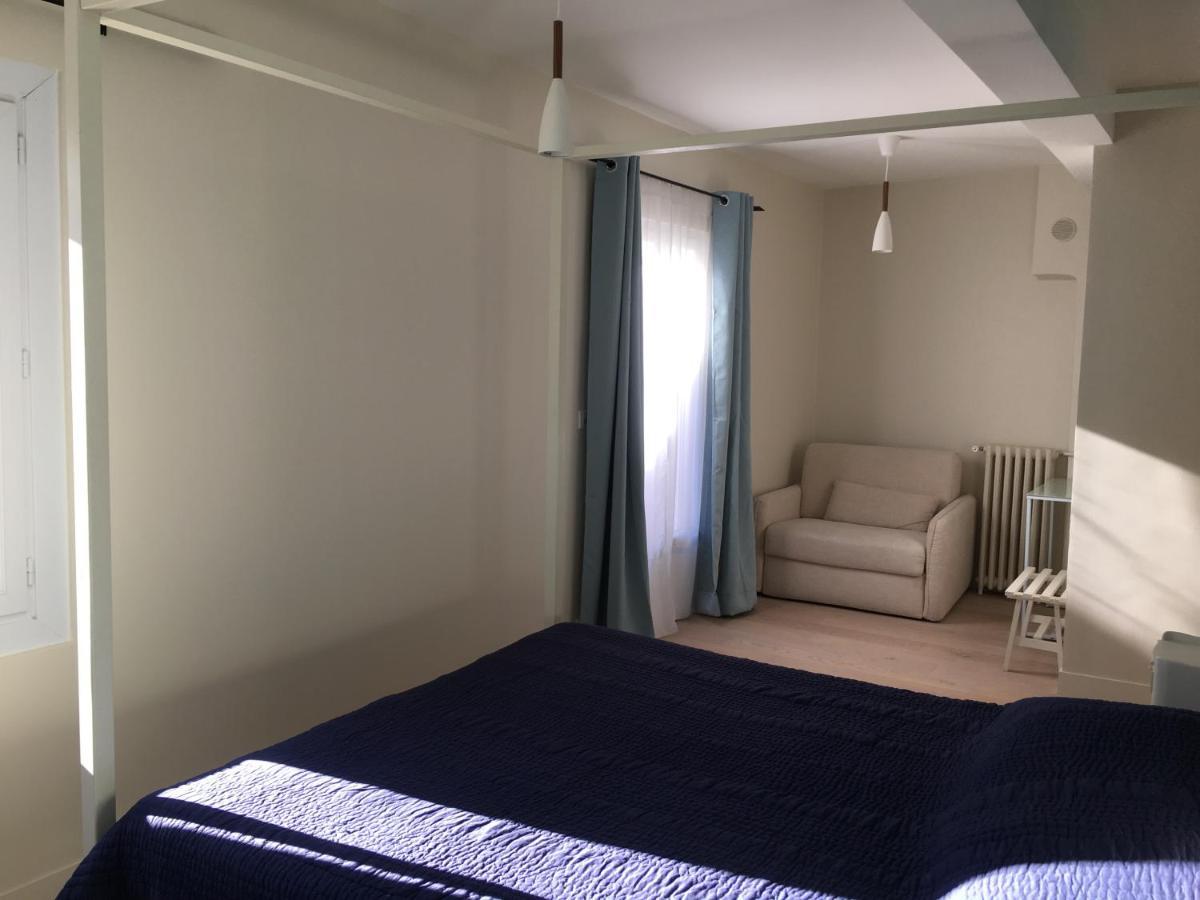 Les Terres Rouges 06 Bed & Breakfast กียูมส์ ภายนอก รูปภาพ