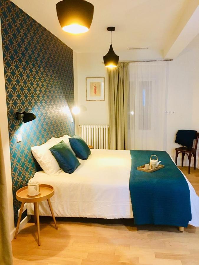 Les Terres Rouges 06 Bed & Breakfast กียูมส์ ภายนอก รูปภาพ