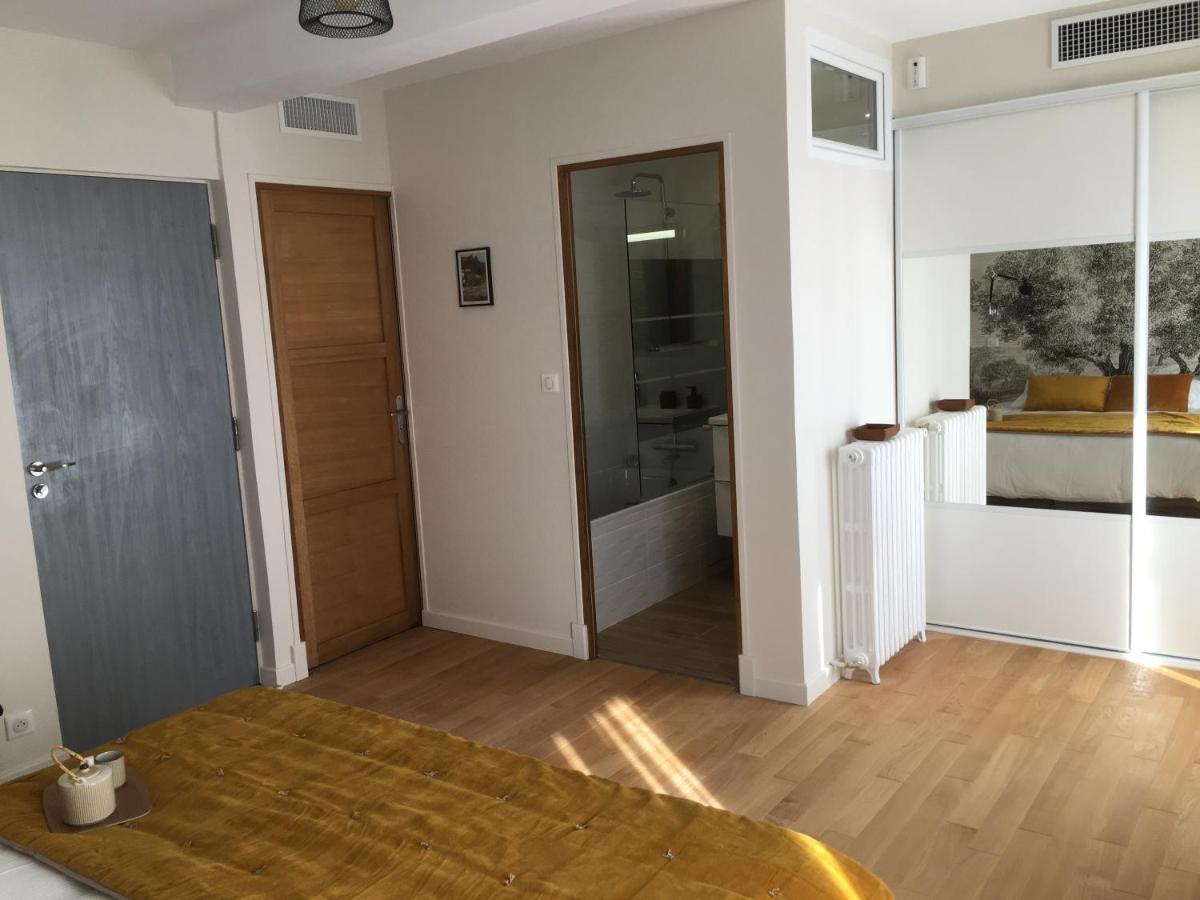 Les Terres Rouges 06 Bed & Breakfast กียูมส์ ภายนอก รูปภาพ