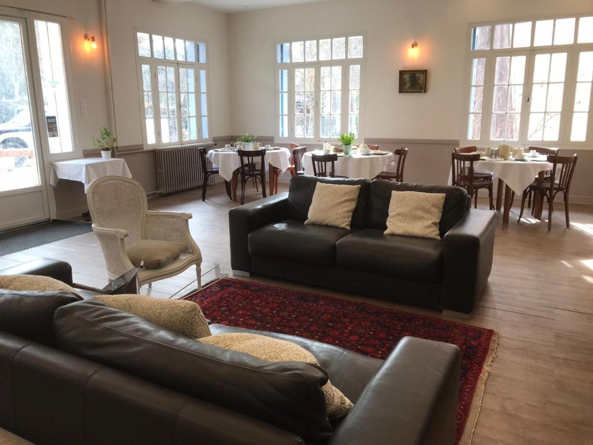 Les Terres Rouges 06 Bed & Breakfast กียูมส์ ภายนอก รูปภาพ