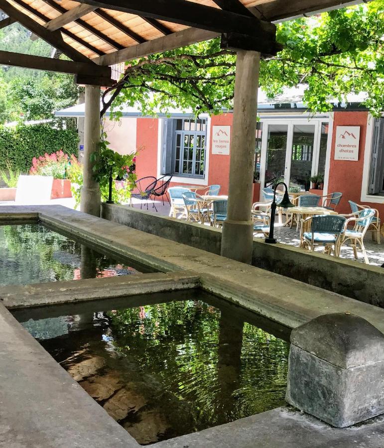 Les Terres Rouges 06 Bed & Breakfast กียูมส์ ภายนอก รูปภาพ