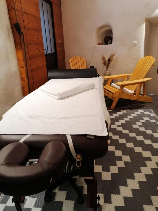 Les Terres Rouges 06 Bed & Breakfast กียูมส์ ภายนอก รูปภาพ